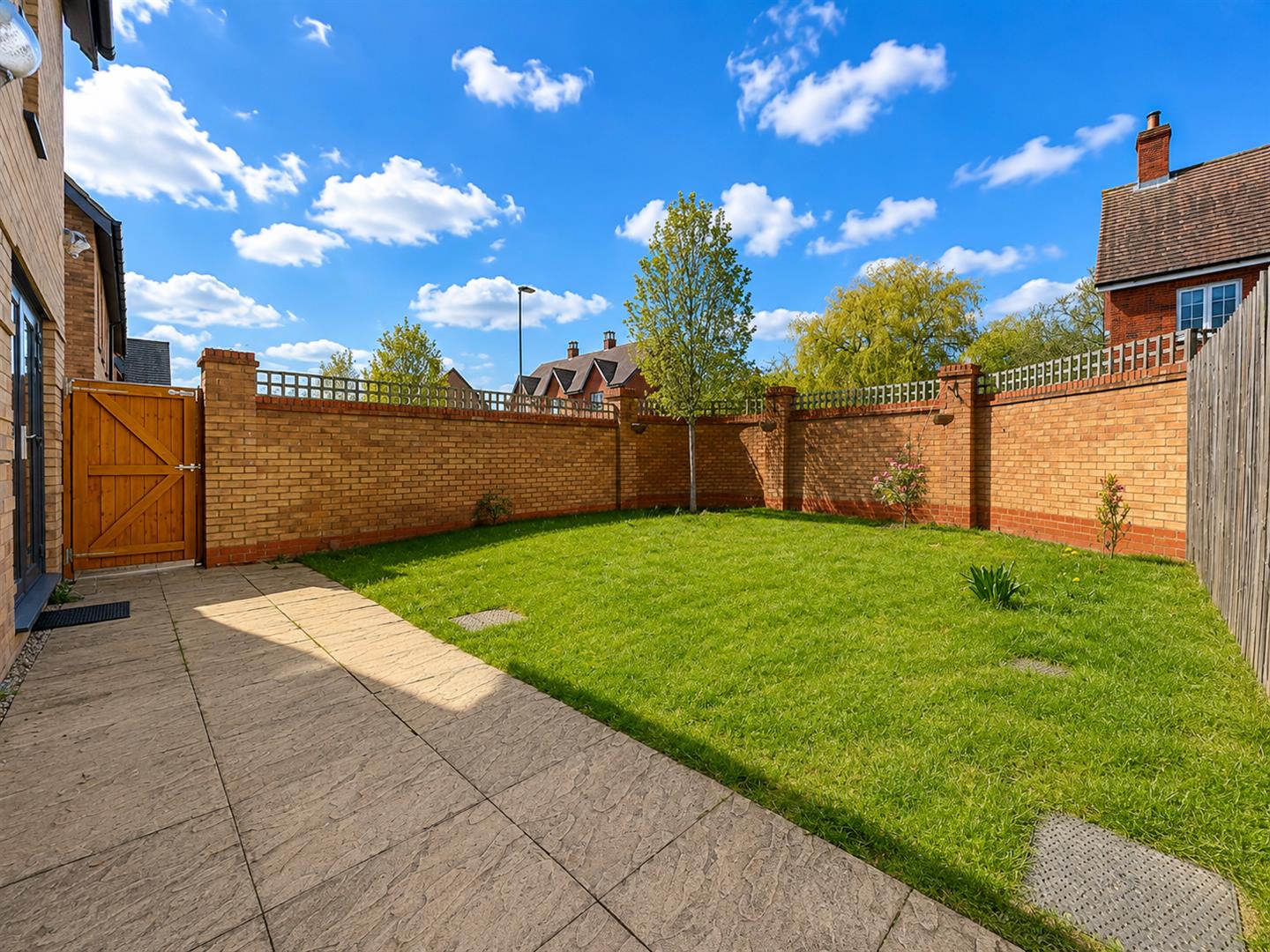 3 bed property in Hariana Close, Milton Keynes